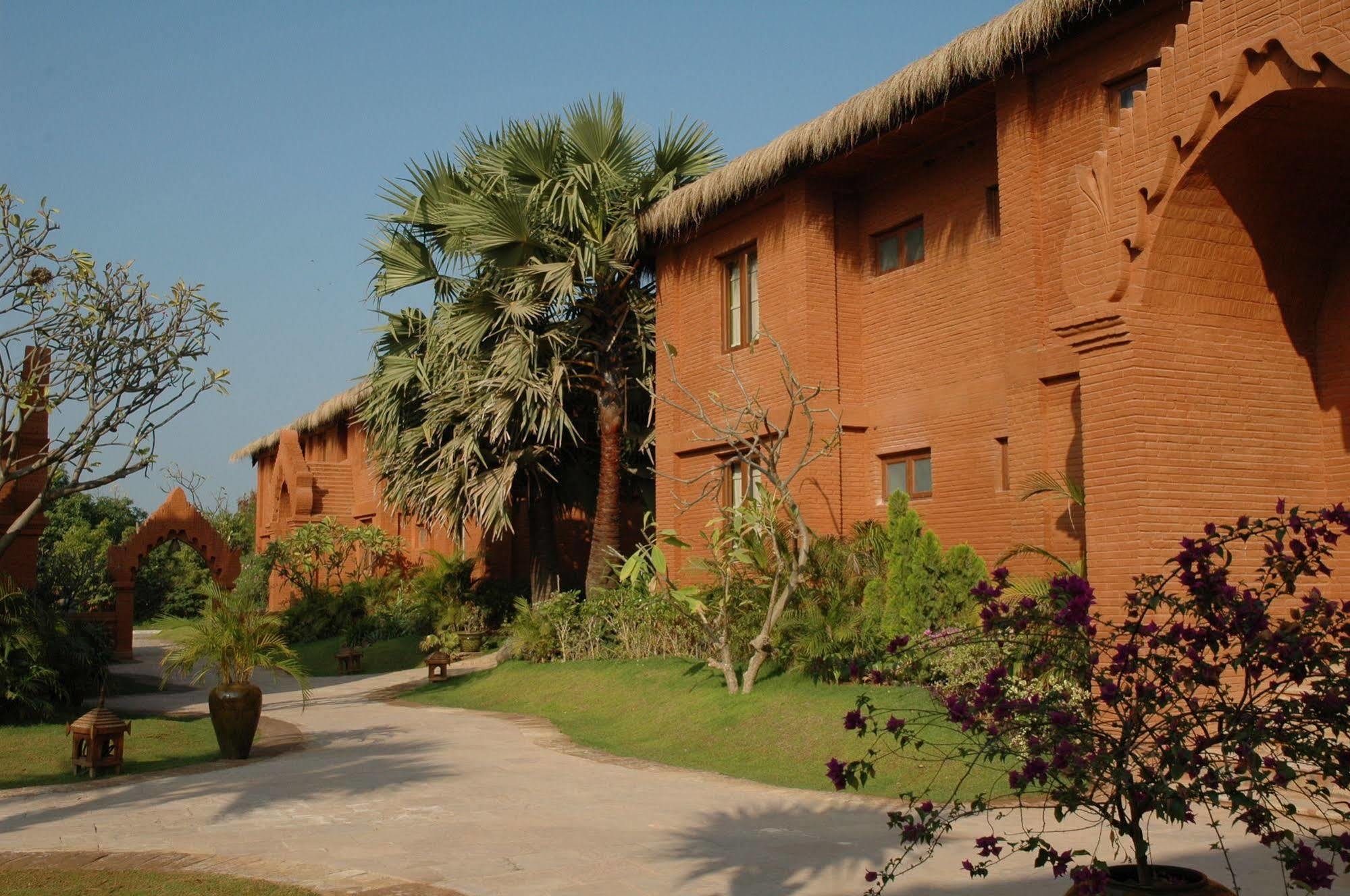 Myanmar Treasure Resorts Баган Екстериор снимка